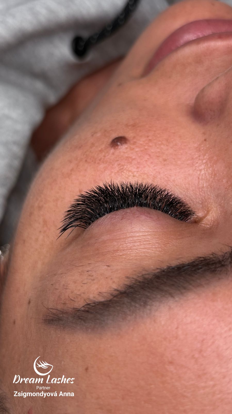 Dreamlashes Zsigmondyová Anna munkája