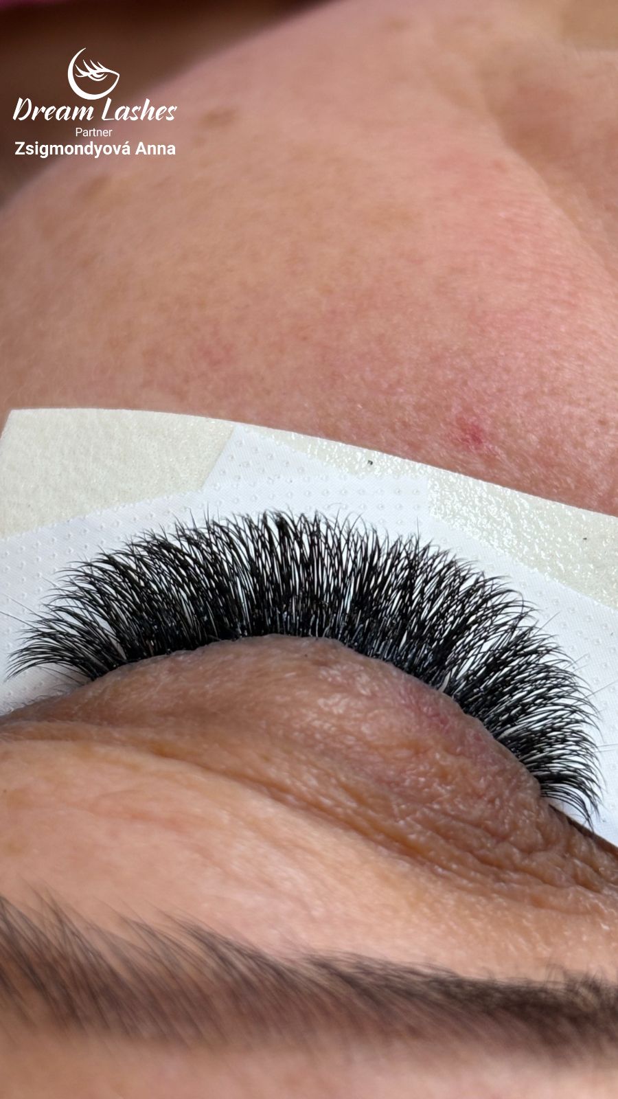 Dreamlashes Zsigmondyová Anna munkája